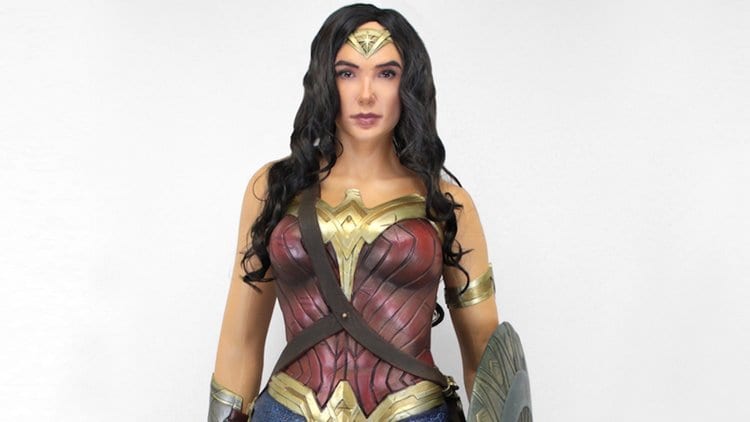 Wonder Woman Statue