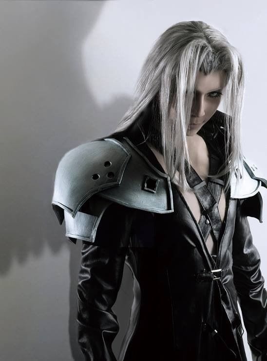 This Sephiroth Cosplay Is The Perfect Homage To The One-Winged Angel