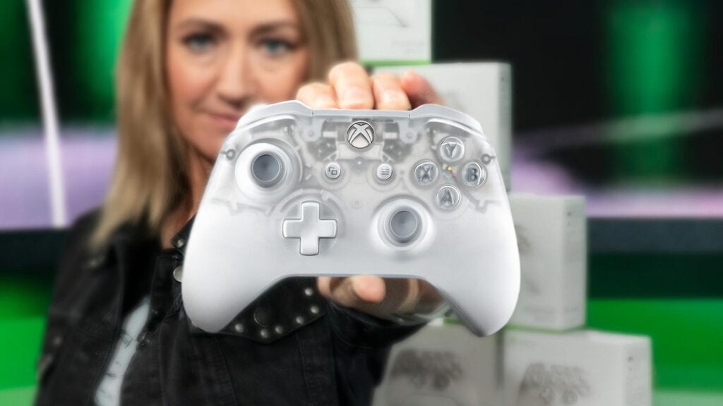 Xbox One Phantom White Special Edition Controller Revealed (VIDEO)