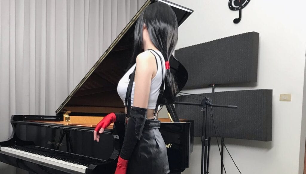 Final Fantasy VII Remake Tifa Cosplayer Plays Tifa's Theme On Piano (VIDEO)